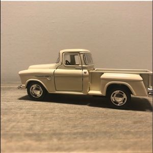 CREAM METAL FARM TRUCK